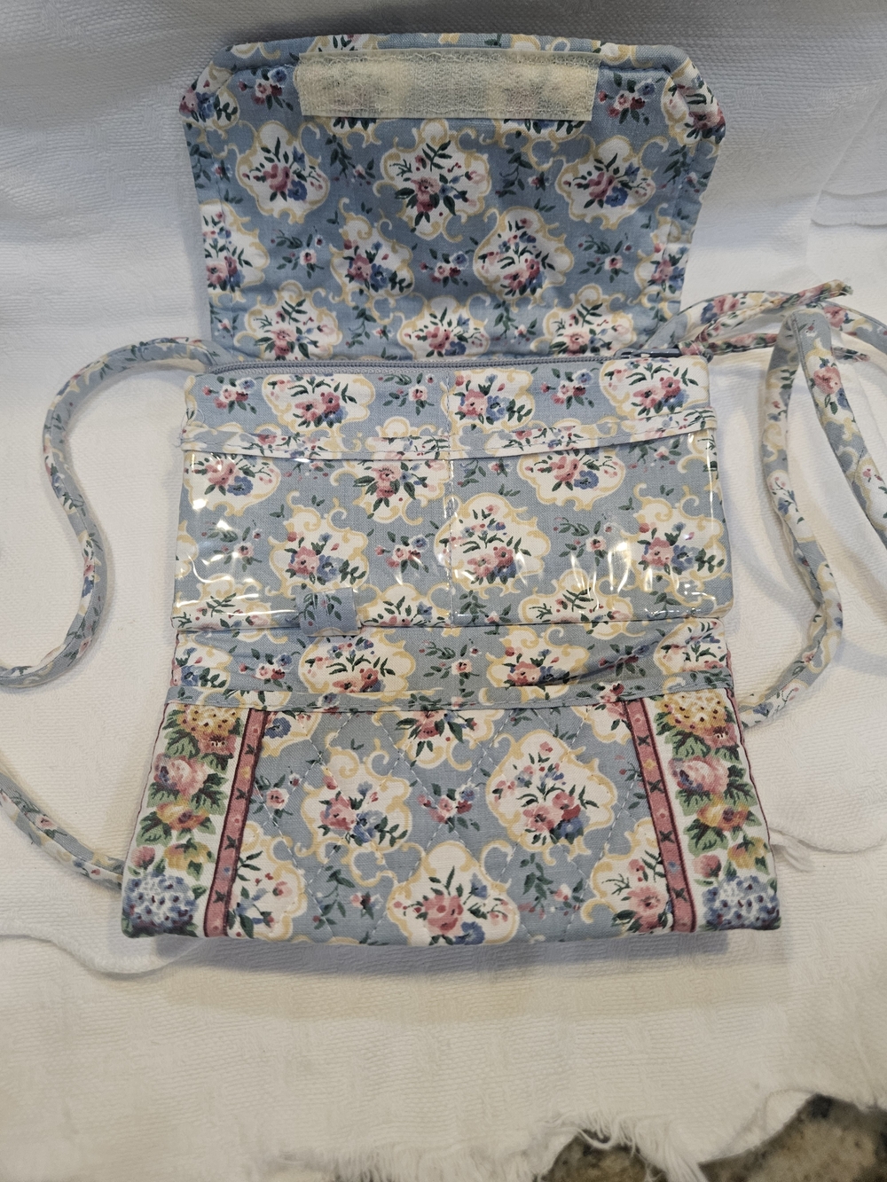 Vera Bradley Blue Floral Quilted Crossbody Organizer - Picture 5 of 5